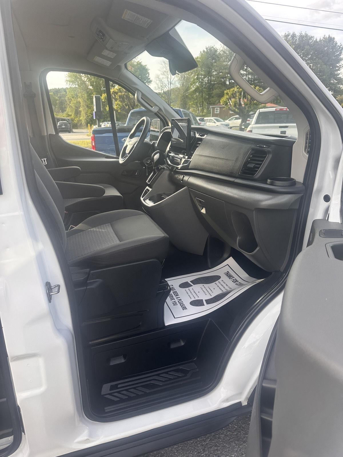 Ford Transit Passenger Wagon T-350 148" Low Roof XLT RWD 2023