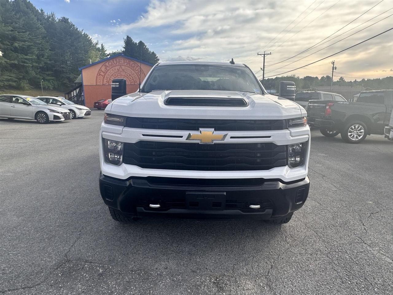 Chevrolet Silverado 2500HD 4WD Crew Cab 159" Custom 2024