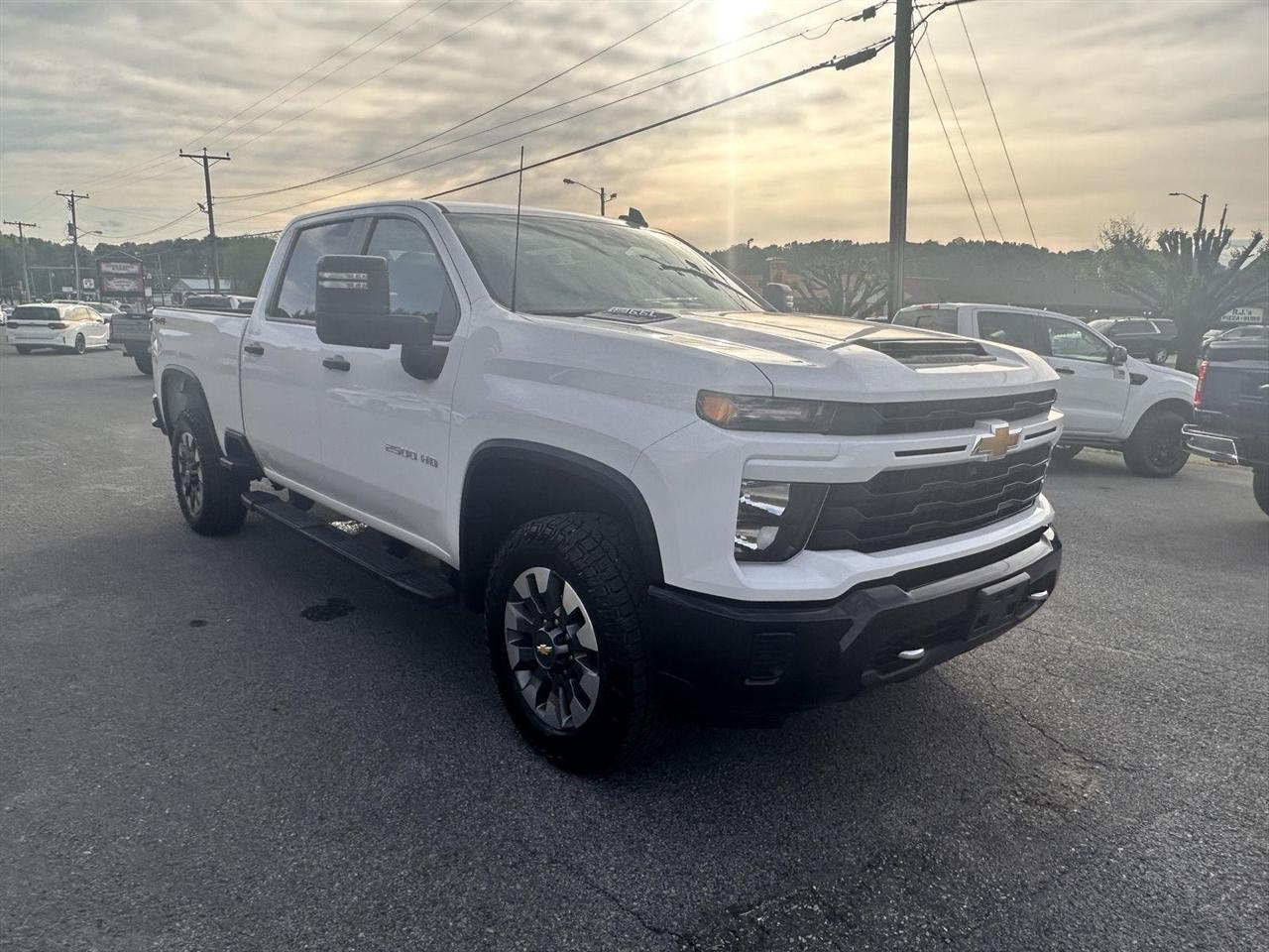 Chevrolet Silverado 2500HD 4WD Crew Cab 159" Custom 2024