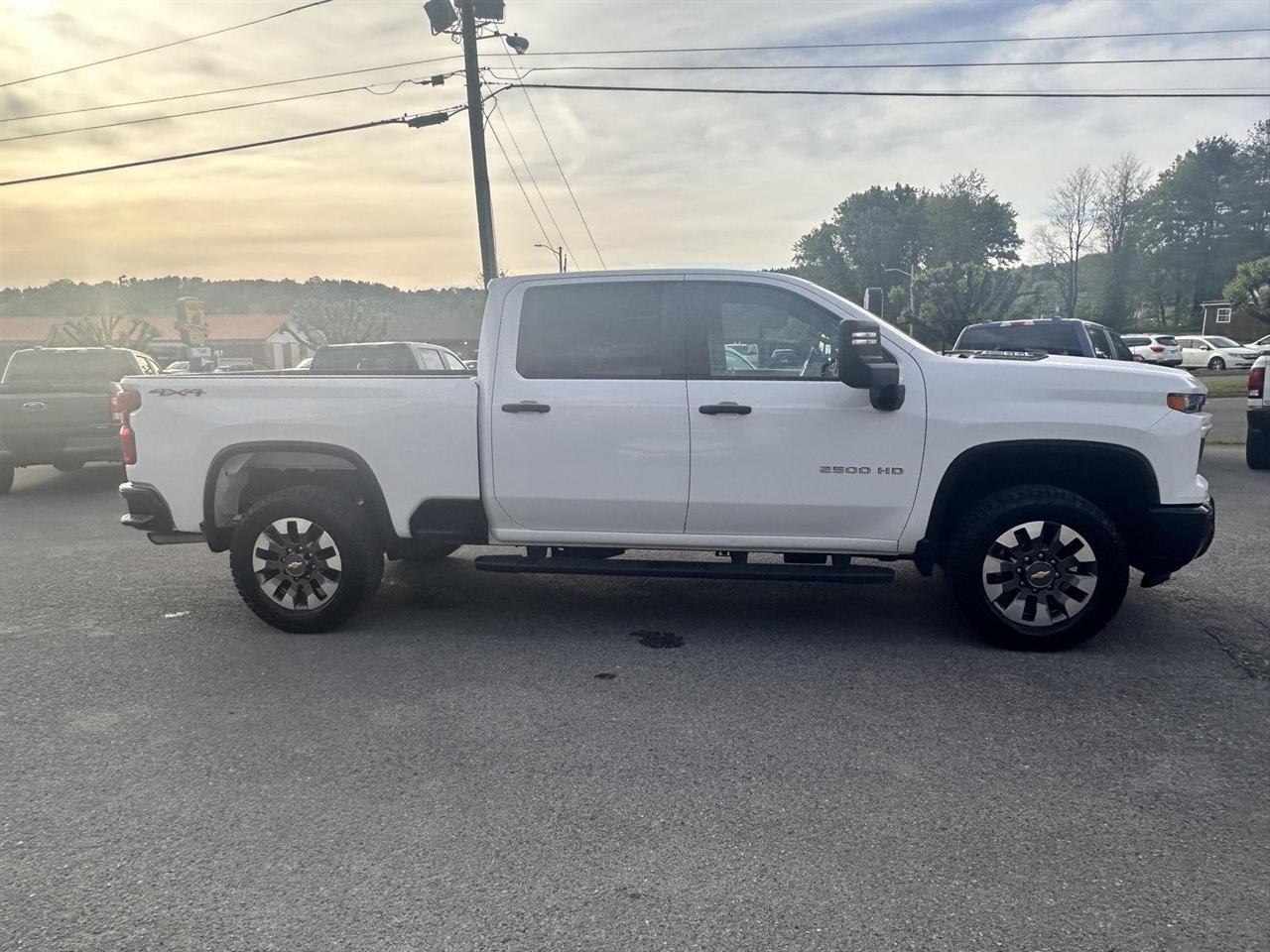 Chevrolet Silverado 2500HD 4WD Crew Cab 159" Custom 2024