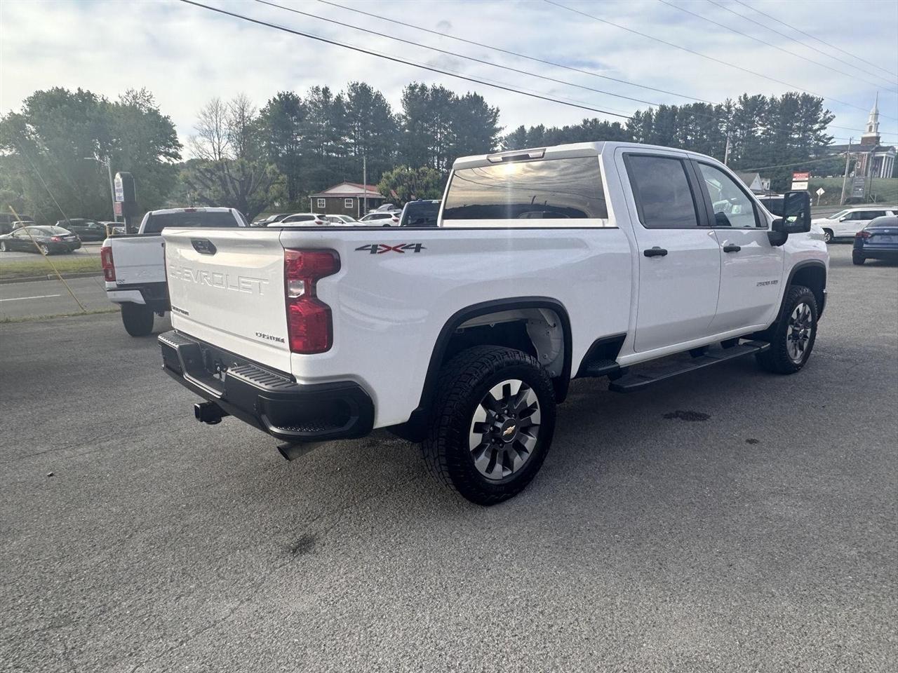 Chevrolet Silverado 2500HD 4WD Crew Cab 159" Custom 2024