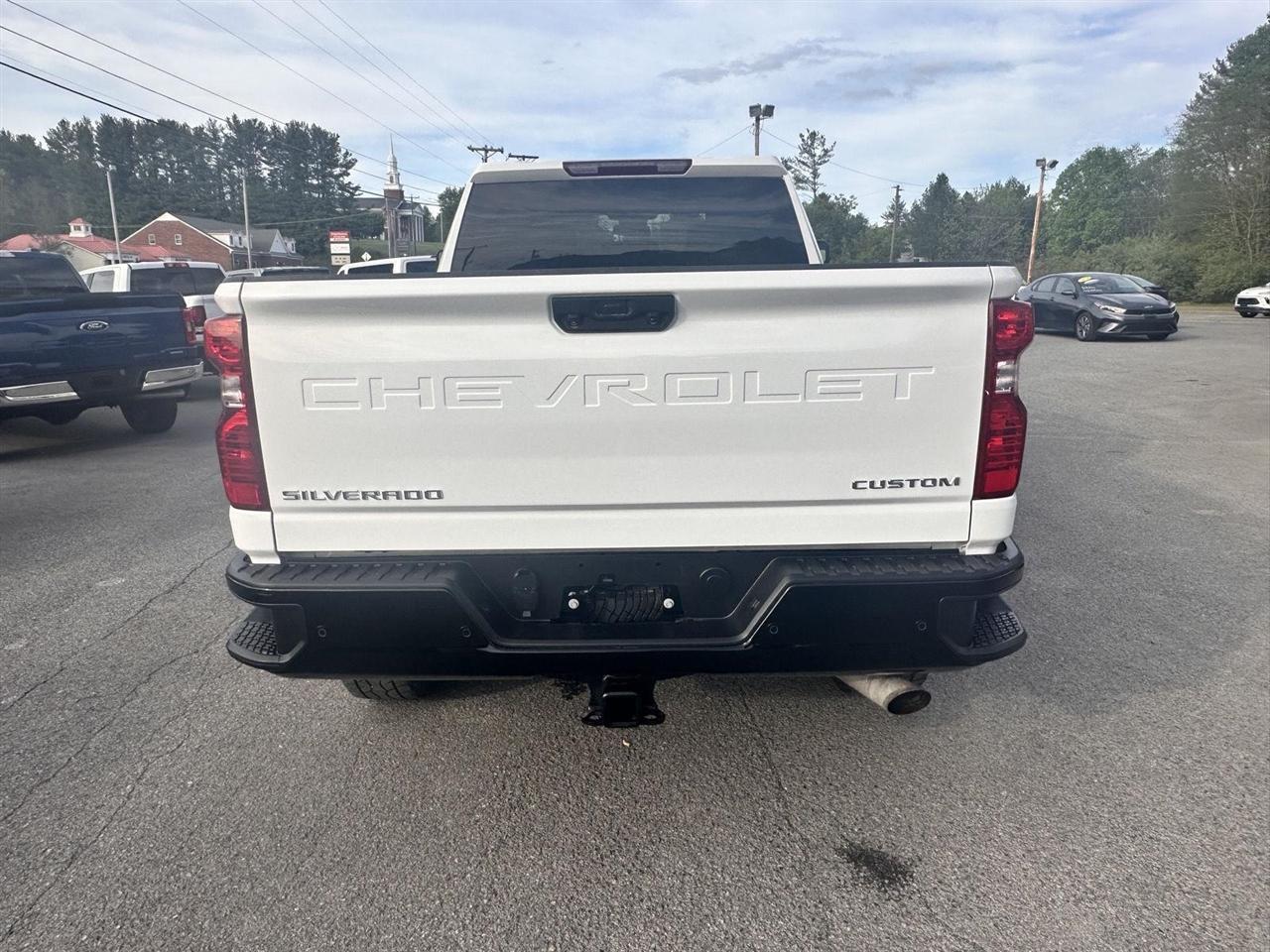Chevrolet Silverado 2500HD 4WD Crew Cab 159" Custom 2024