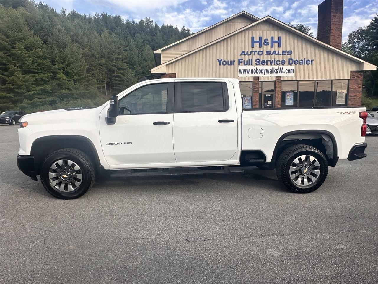 Chevrolet Silverado 2500HD 4WD Crew Cab 159" Custom 2024