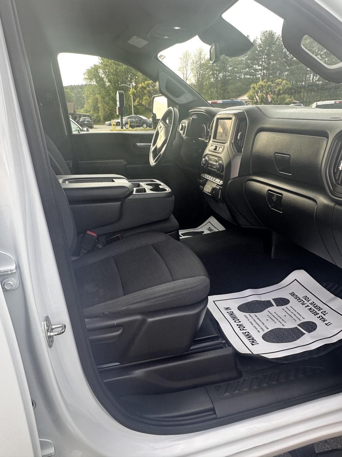 Chevrolet Silverado 2500HD 4WD Crew Cab 159" Custom 2024