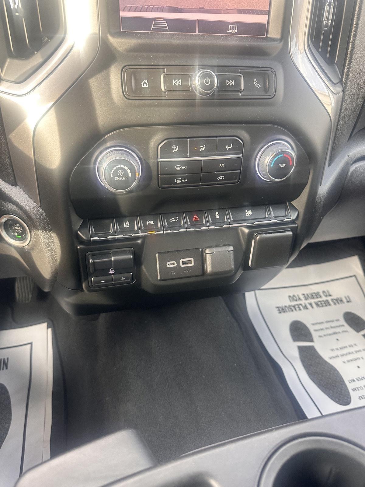 Chevrolet Silverado 2500HD 4WD Crew Cab 159" Custom 2024