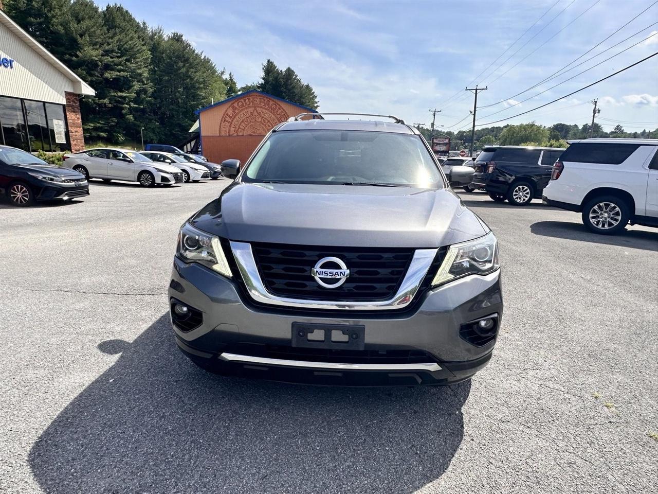 Nissan Pathfinder 4x4 SV 2017