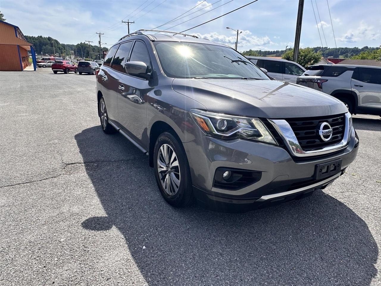 Nissan Pathfinder 4x4 SV 2017