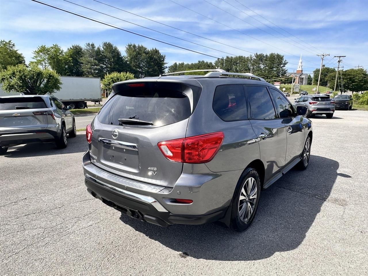 Nissan Pathfinder 4x4 SV 2017
