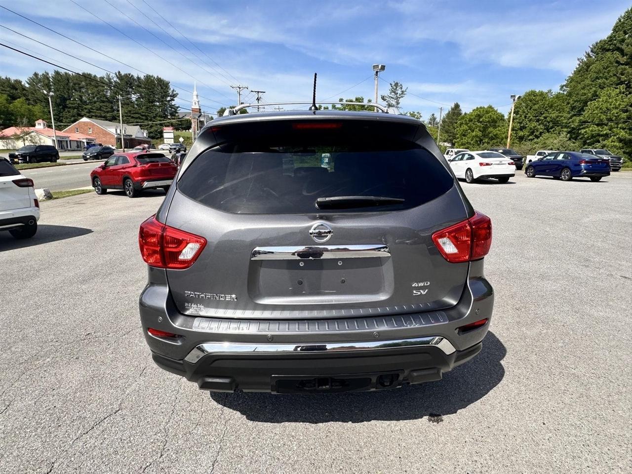 Nissan Pathfinder 4x4 SV 2017