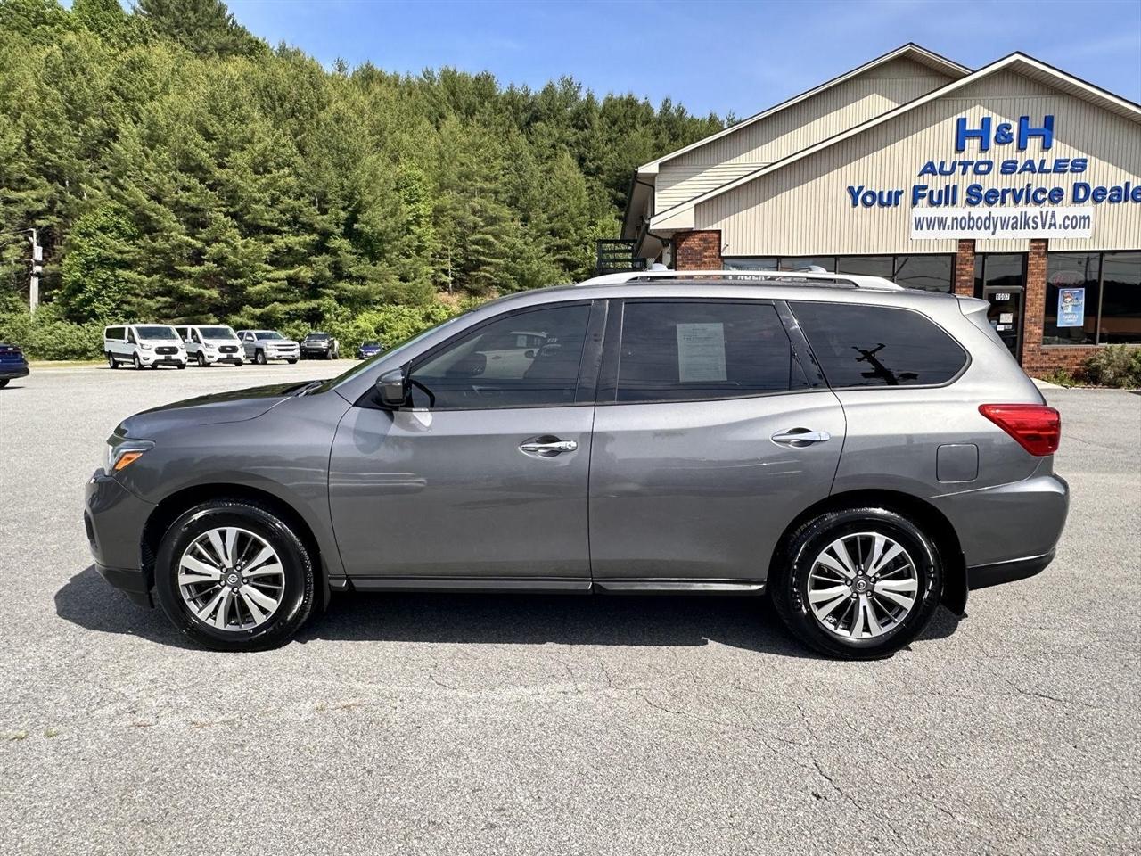 Nissan Pathfinder 4x4 SV 2017