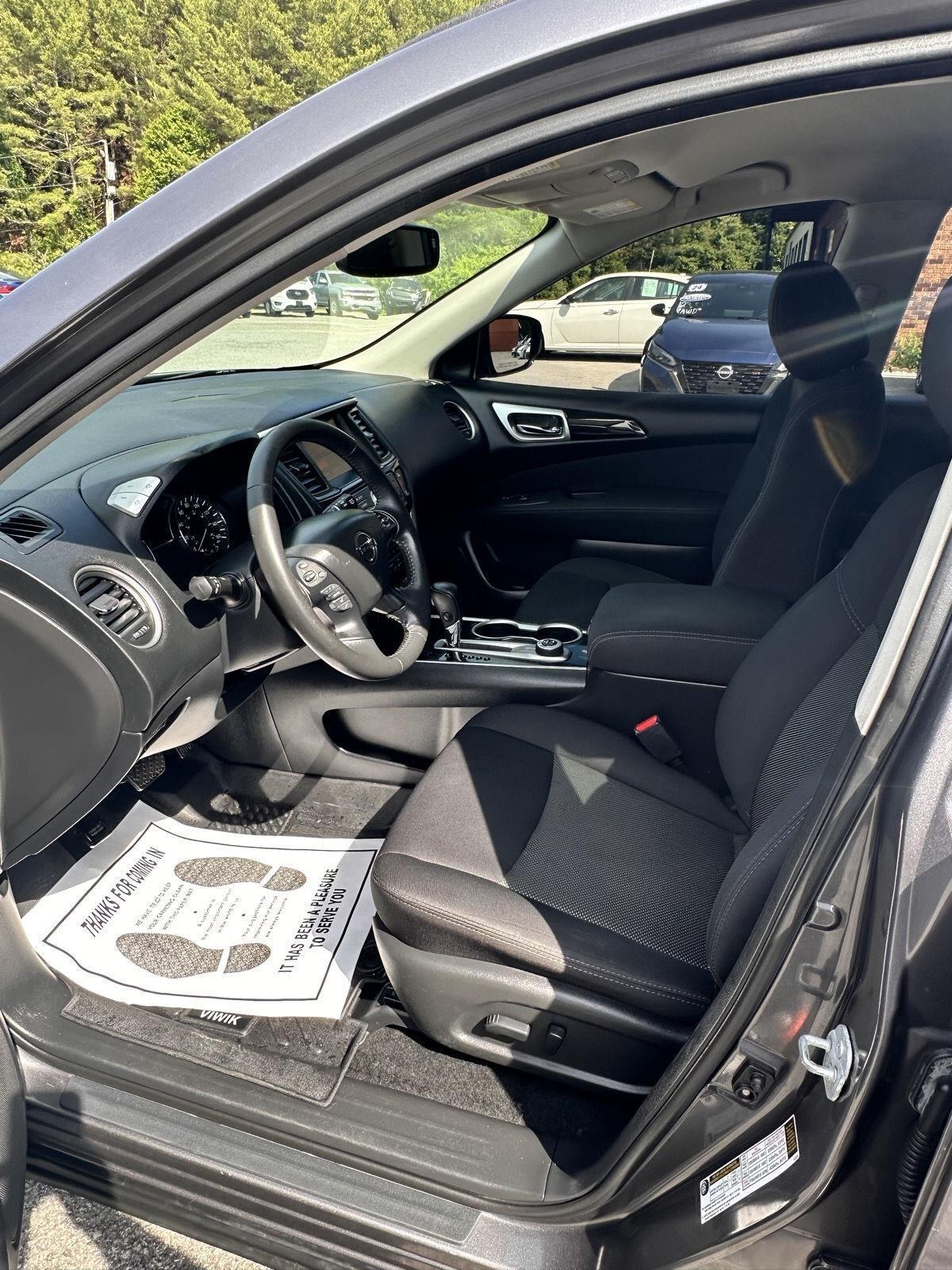 Nissan Pathfinder 4x4 SV 2017