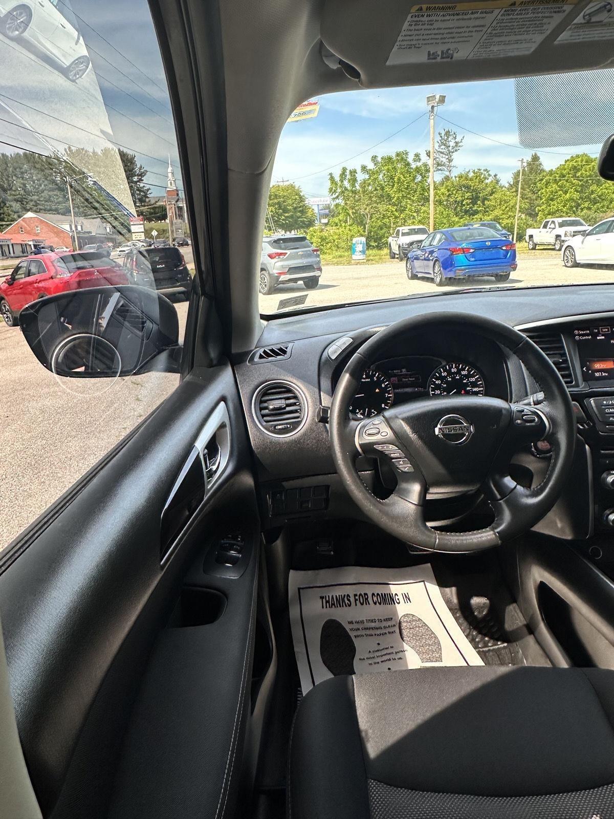 Nissan Pathfinder 4x4 SV 2017