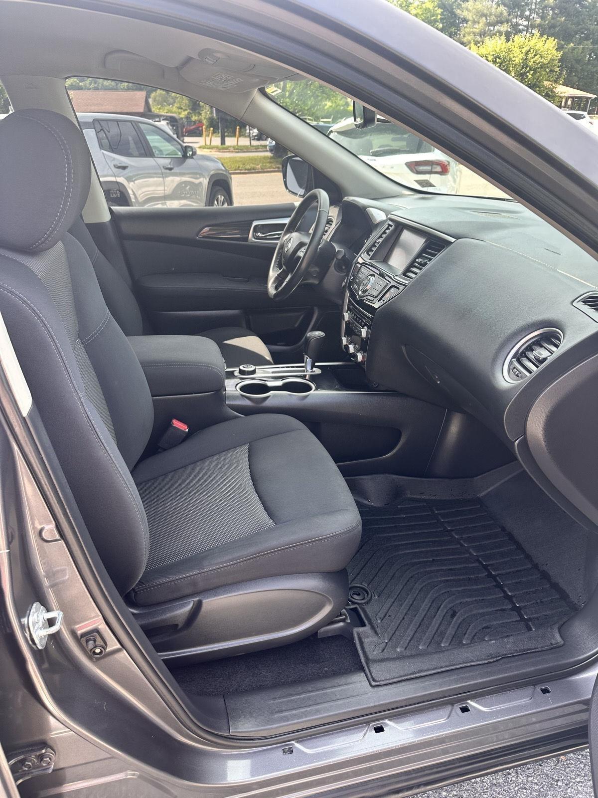 Nissan Pathfinder 4x4 SV 2017