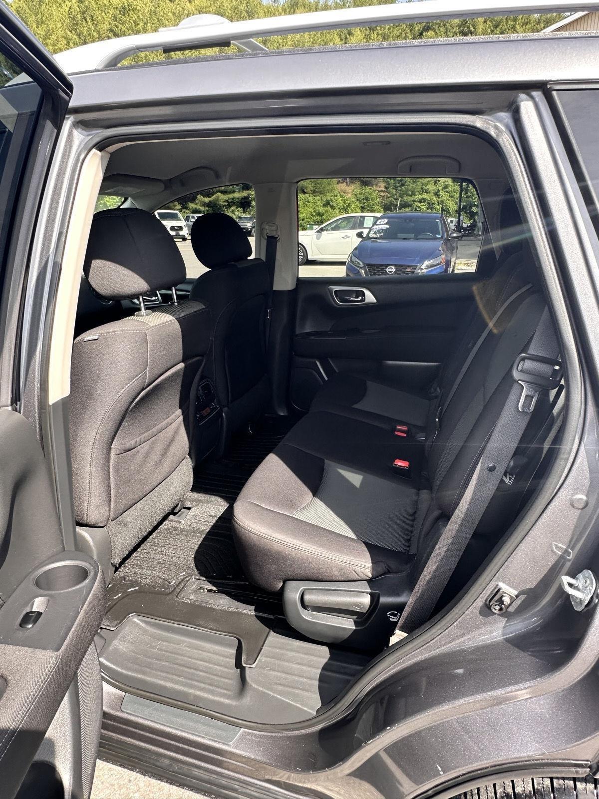 Nissan Pathfinder 4x4 SV 2017