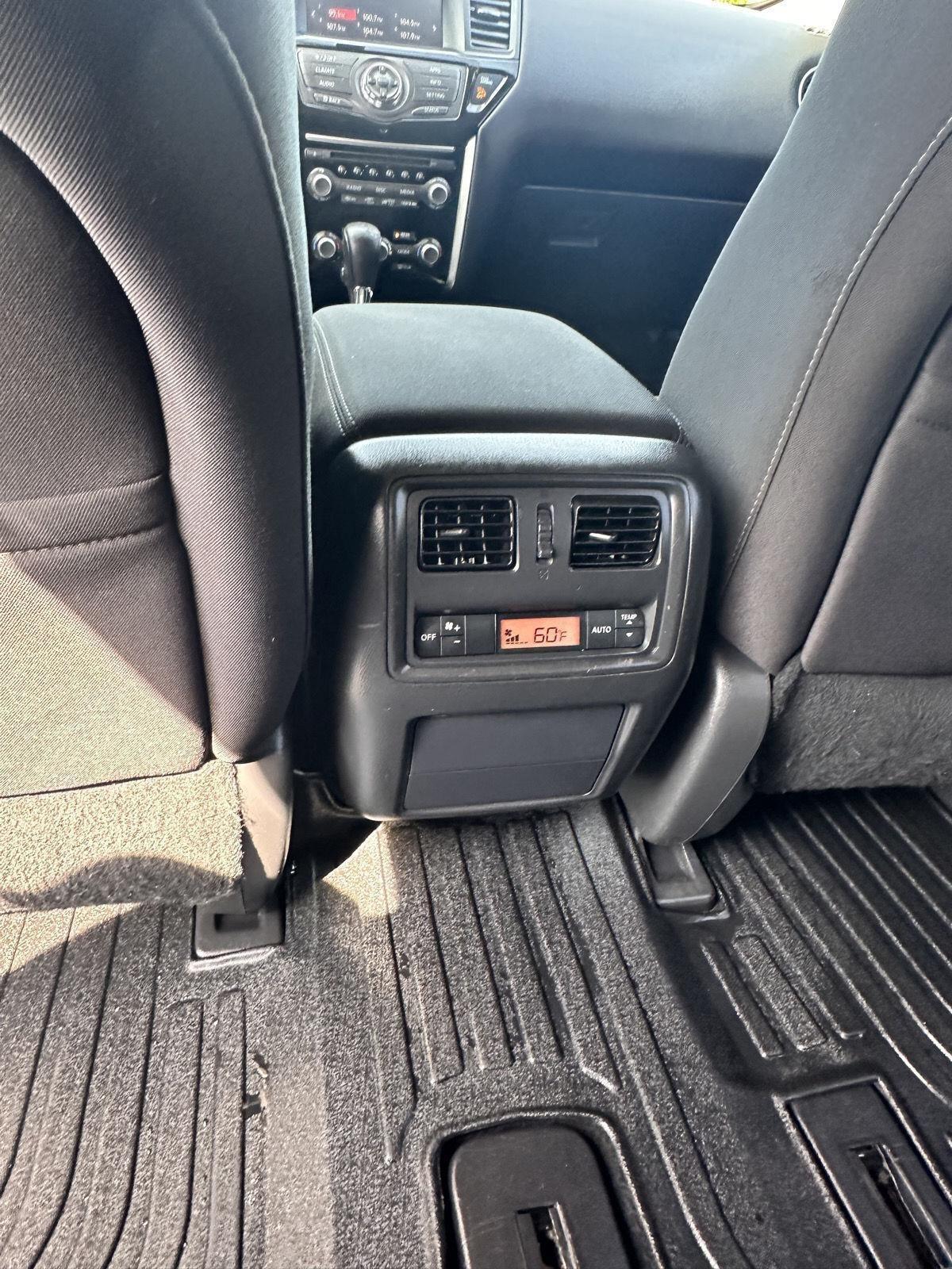 Nissan Pathfinder 4x4 SV 2017