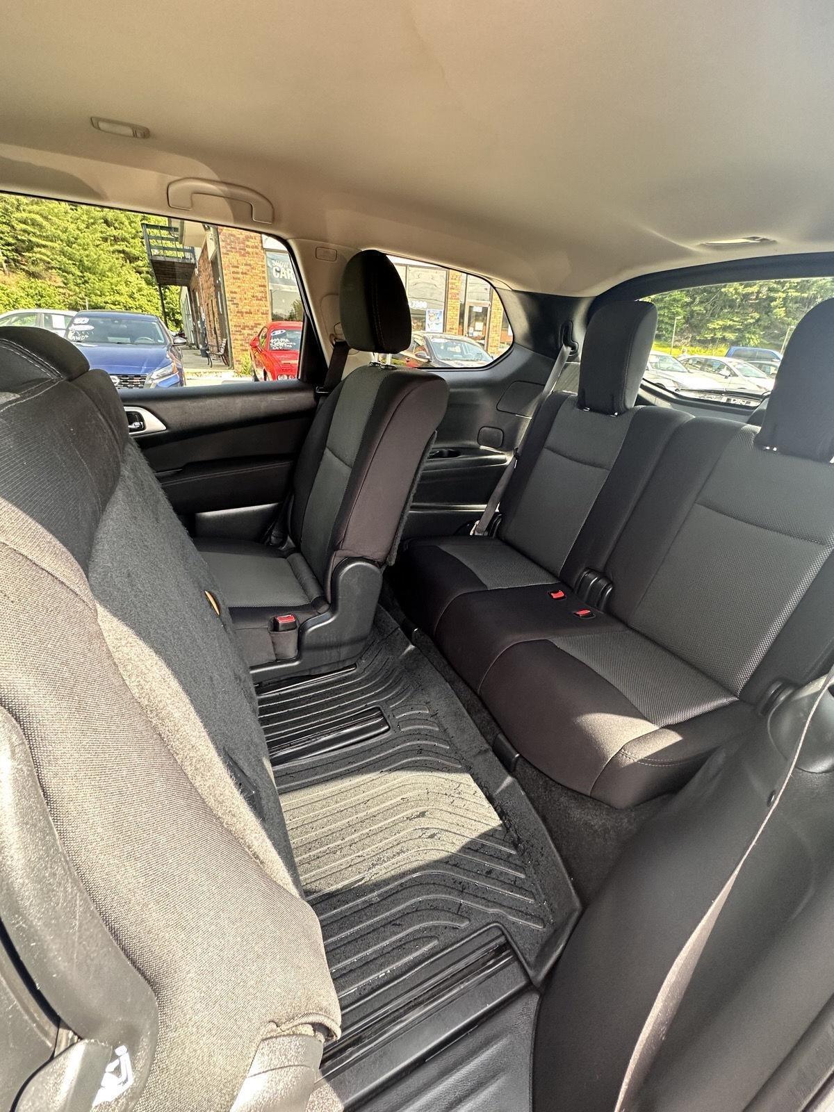 Nissan Pathfinder 4x4 SV 2017