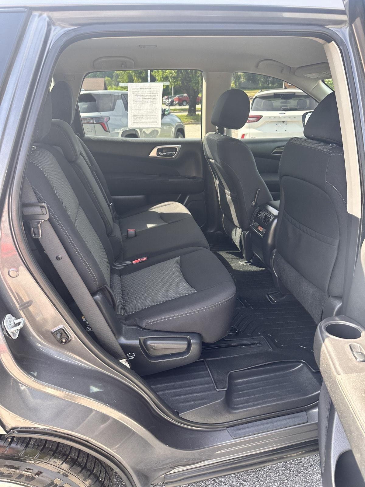 Nissan Pathfinder 4x4 SV 2017