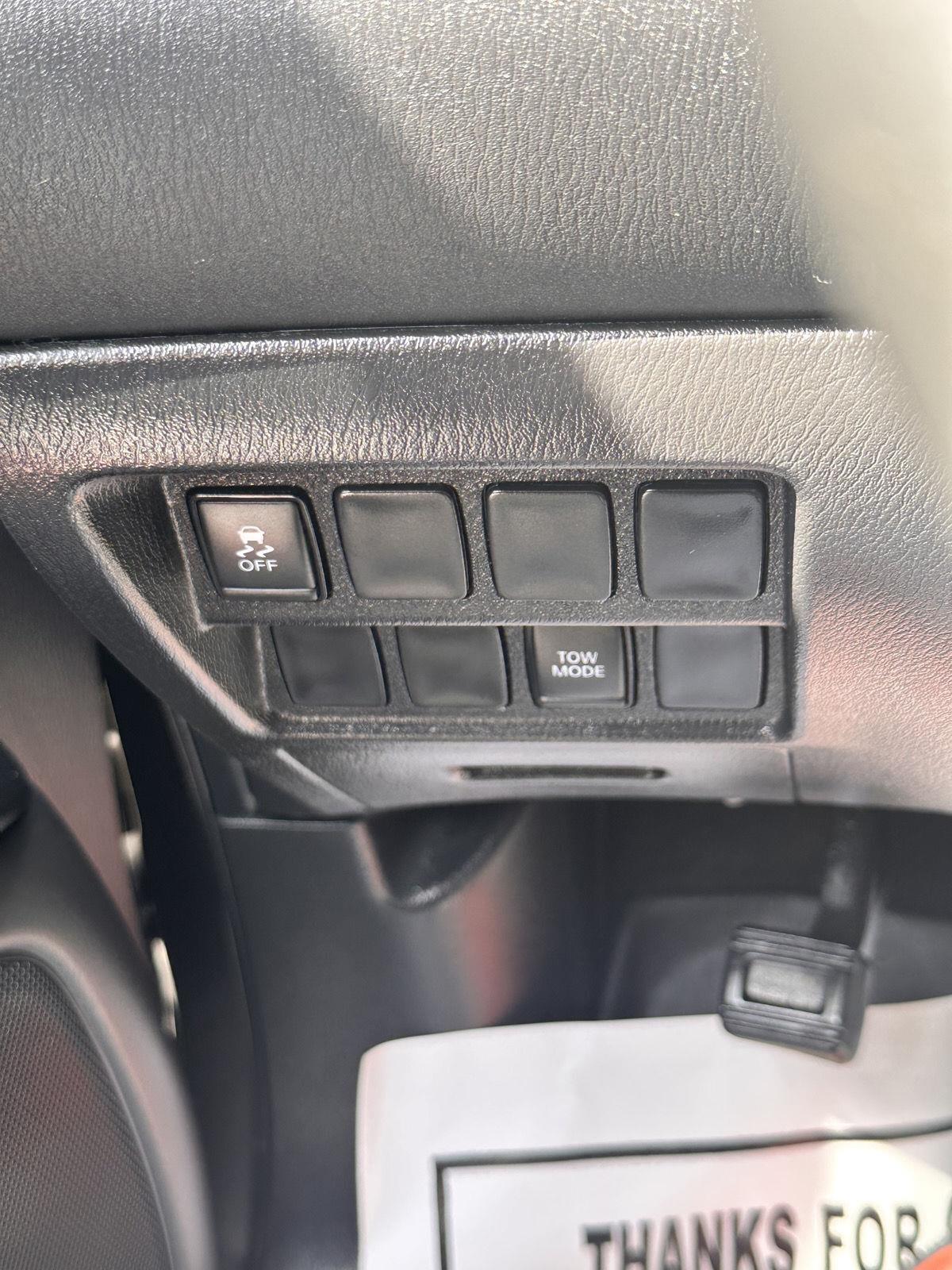 Nissan Pathfinder 4x4 SV 2017