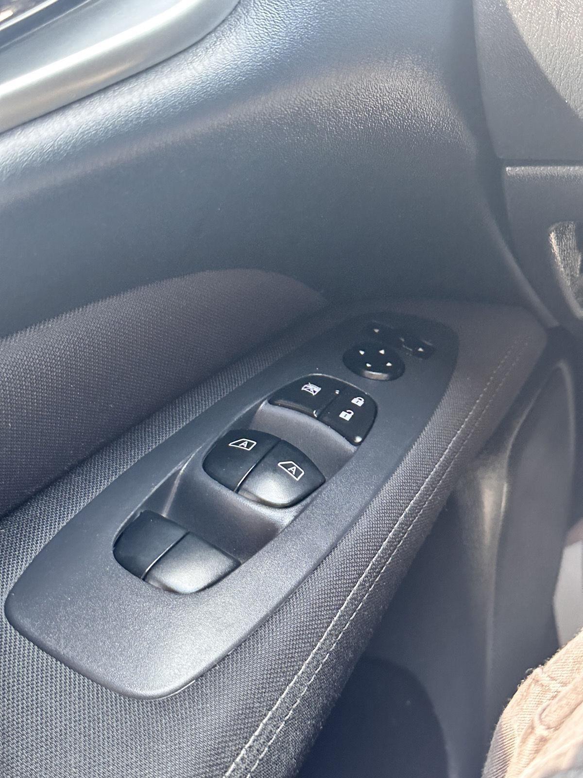 Nissan Pathfinder 4x4 SV 2017