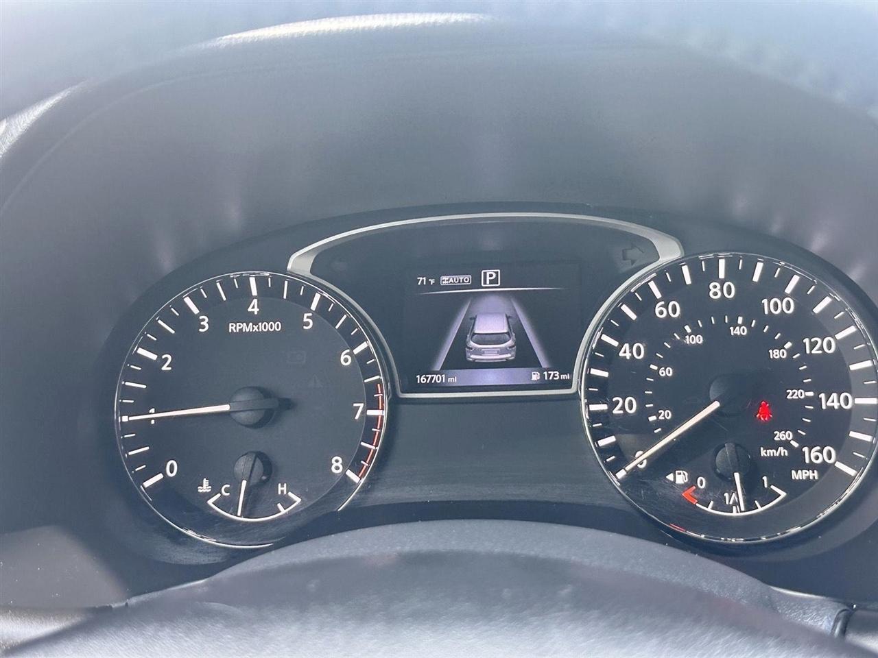 Nissan Pathfinder 4x4 SV 2017