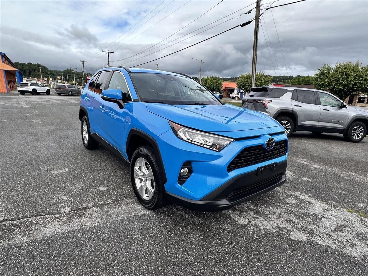 Toyota RAV4 XLE AWD (Natl) 2021