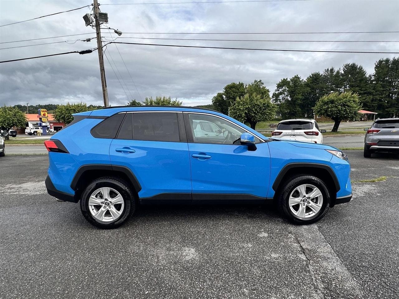 Toyota RAV4 XLE AWD (Natl) 2021