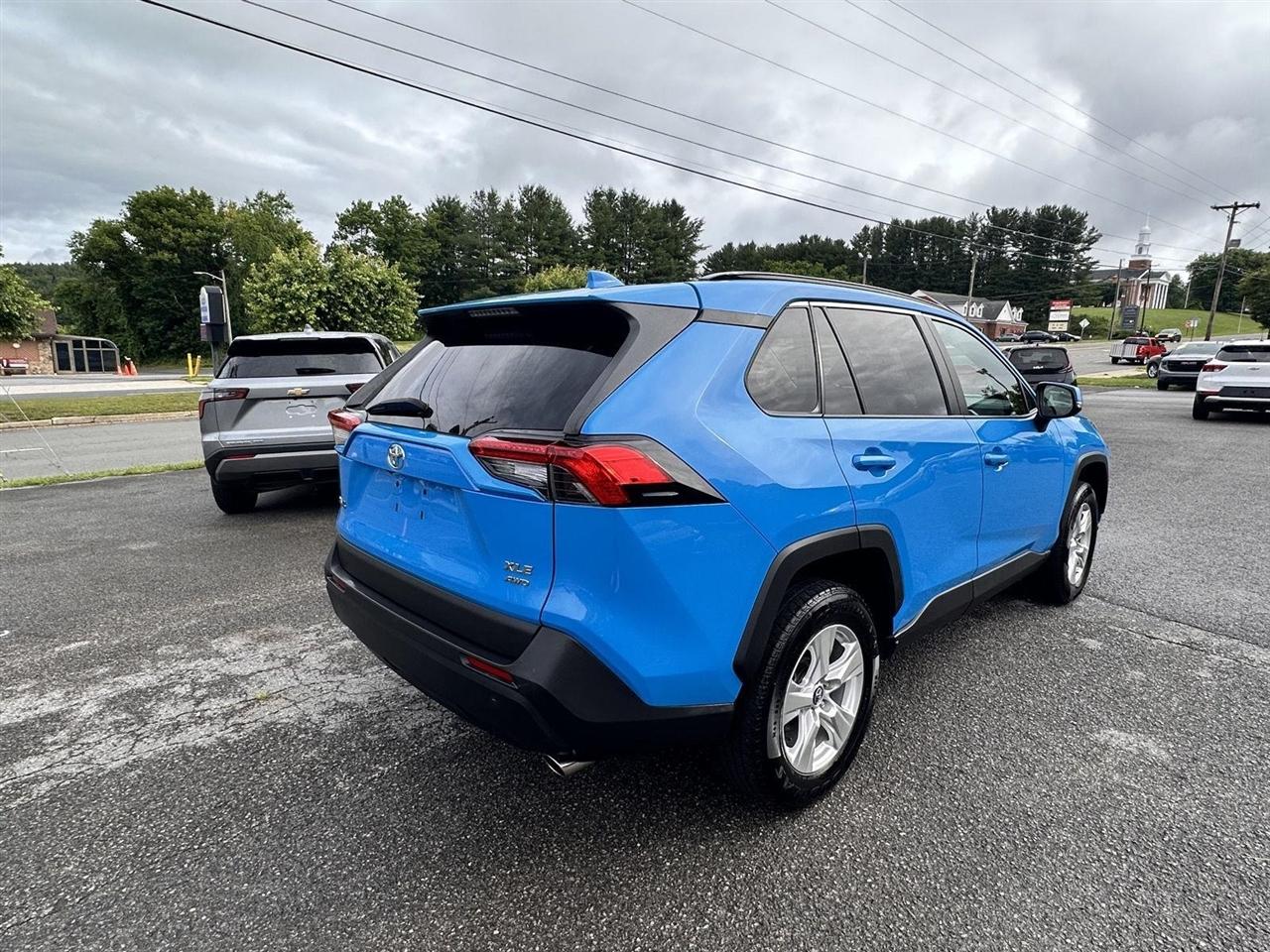 Toyota RAV4 XLE AWD (Natl) 2021