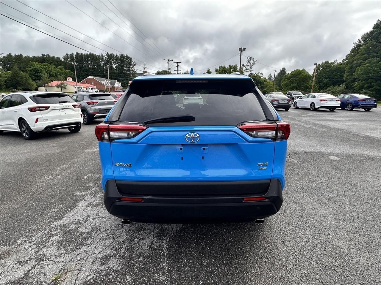 Toyota RAV4 XLE AWD (Natl) 2021