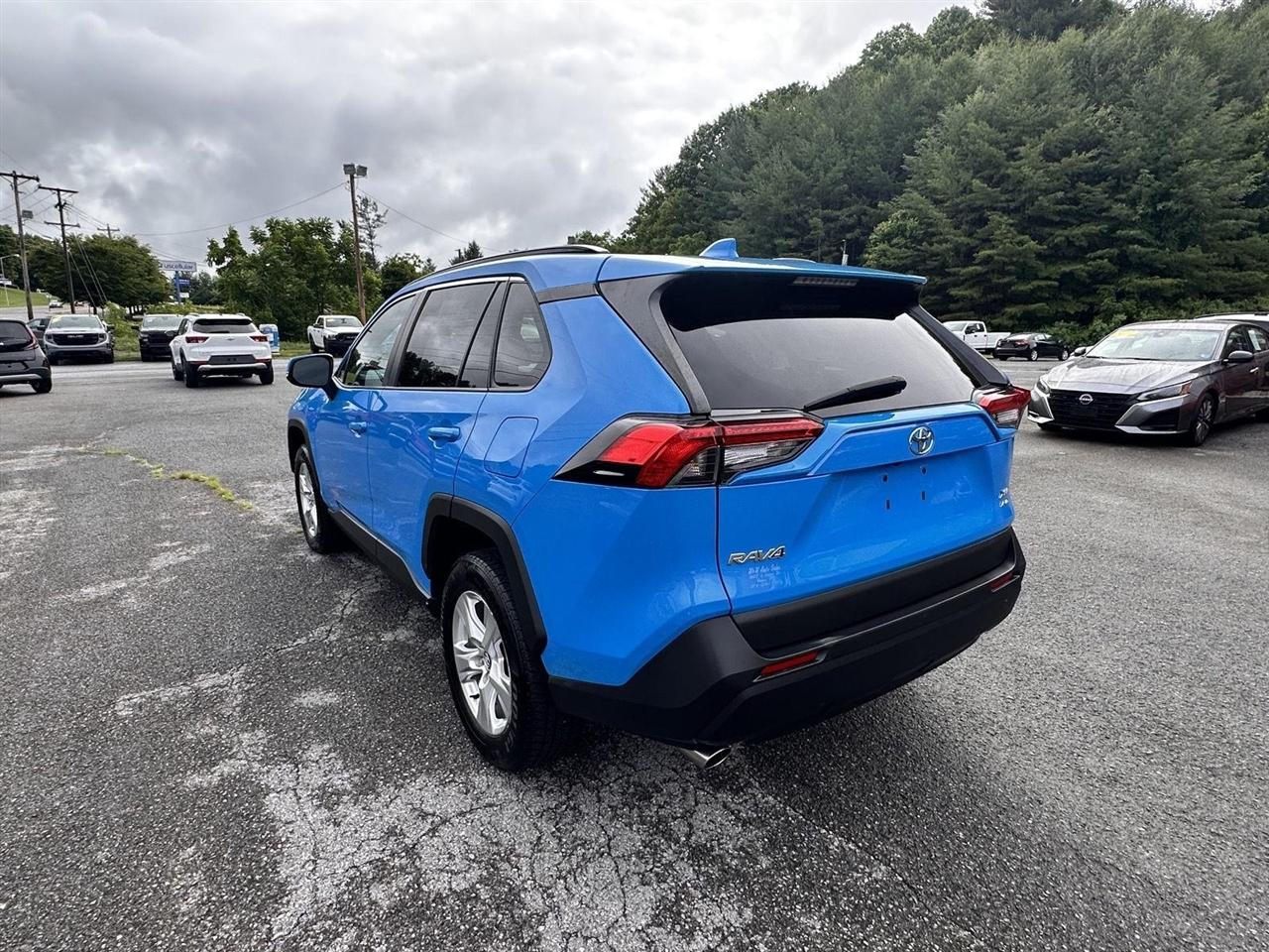 Toyota RAV4 XLE AWD (Natl) 2021