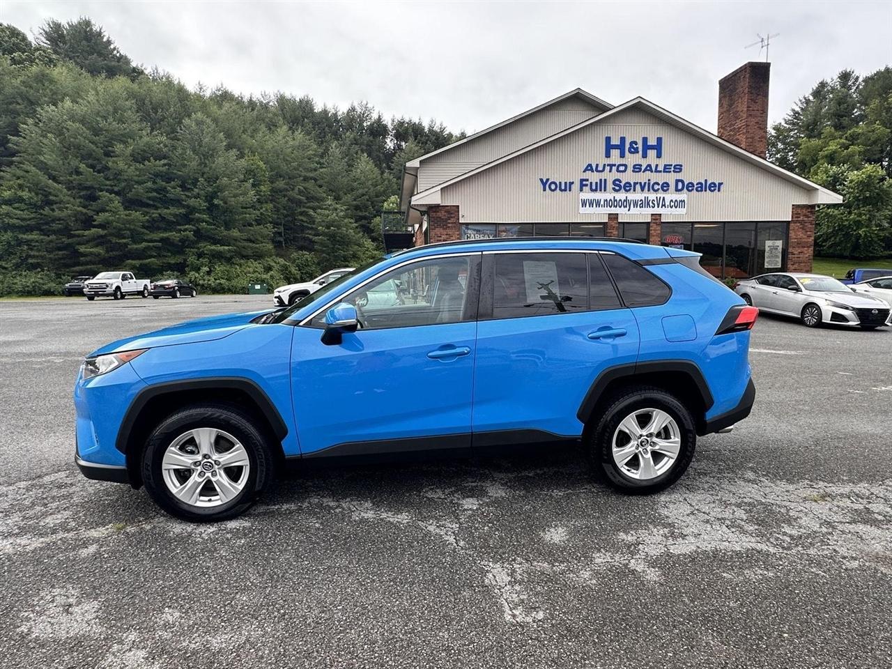 Toyota RAV4 XLE AWD (Natl) 2021
