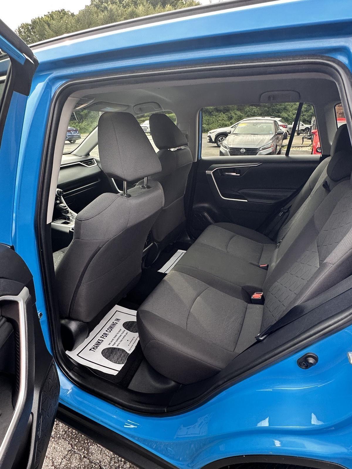 Toyota RAV4 XLE AWD (Natl) 2021