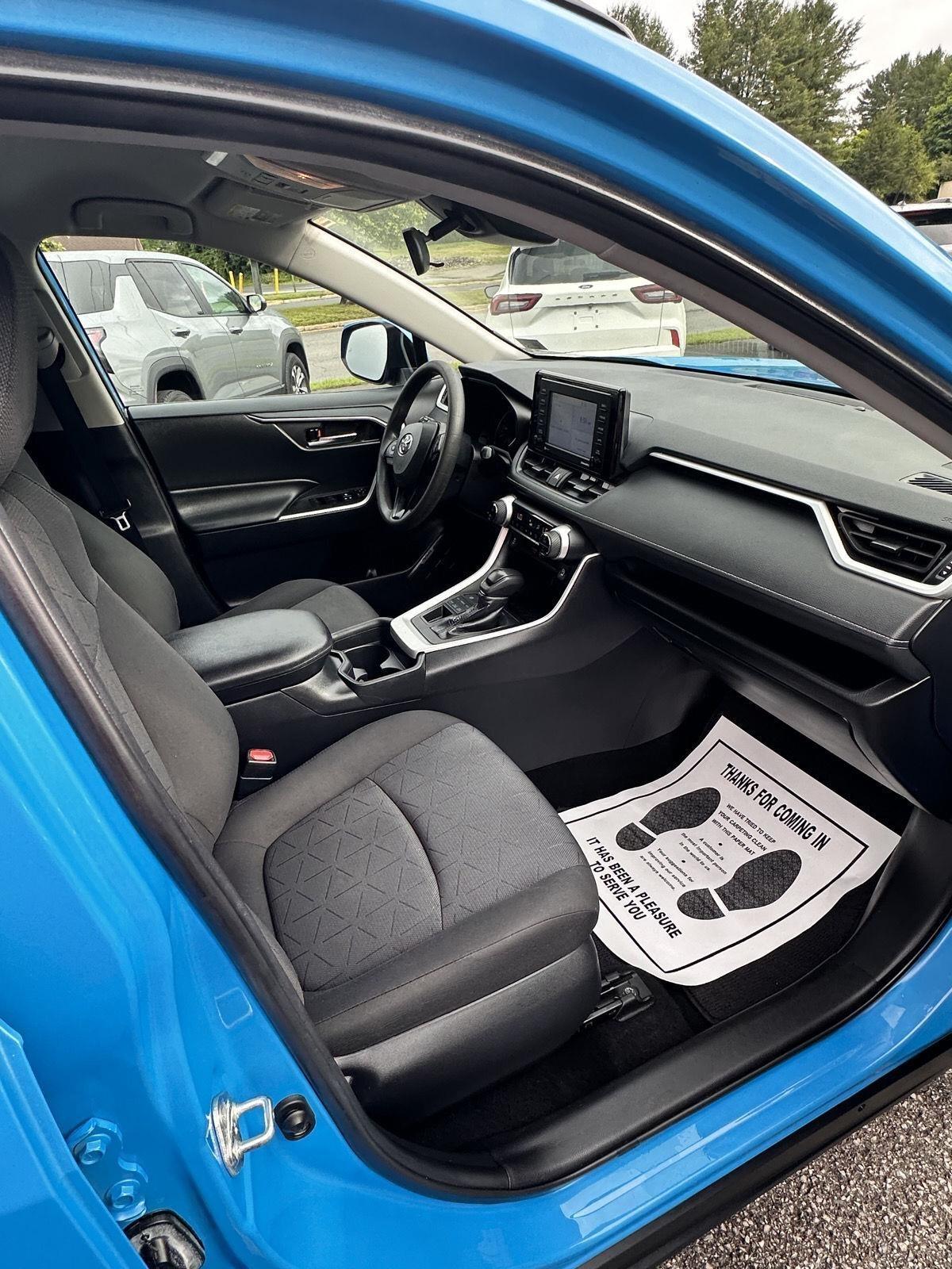 Toyota RAV4 XLE AWD (Natl) 2021