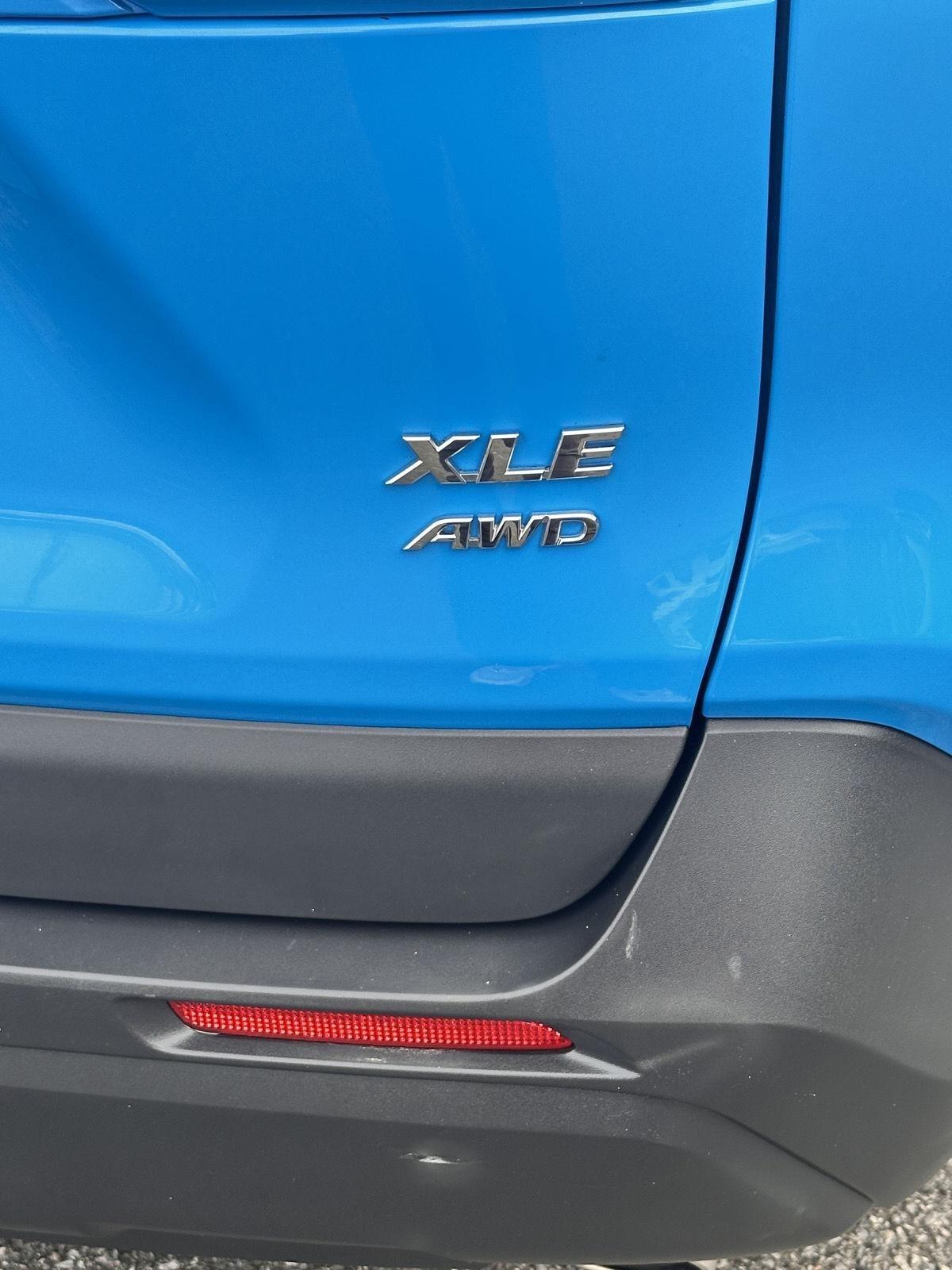 Toyota RAV4 XLE AWD (Natl) 2021