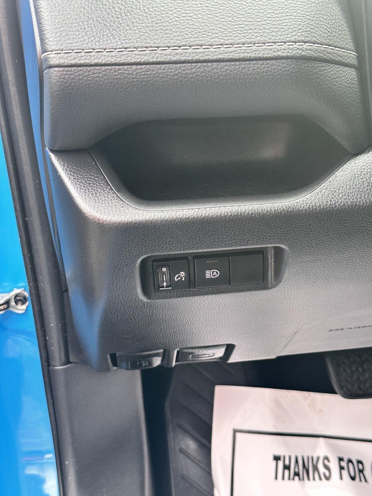 Toyota RAV4 XLE AWD (Natl) 2021