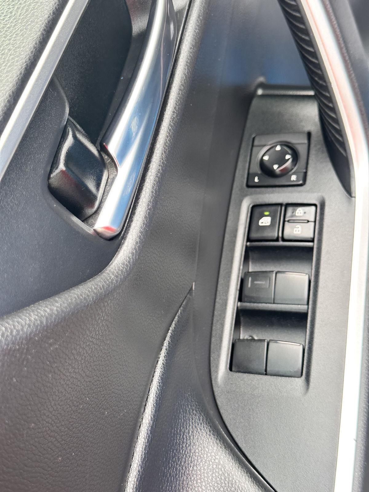 Toyota RAV4 XLE AWD (Natl) 2021
