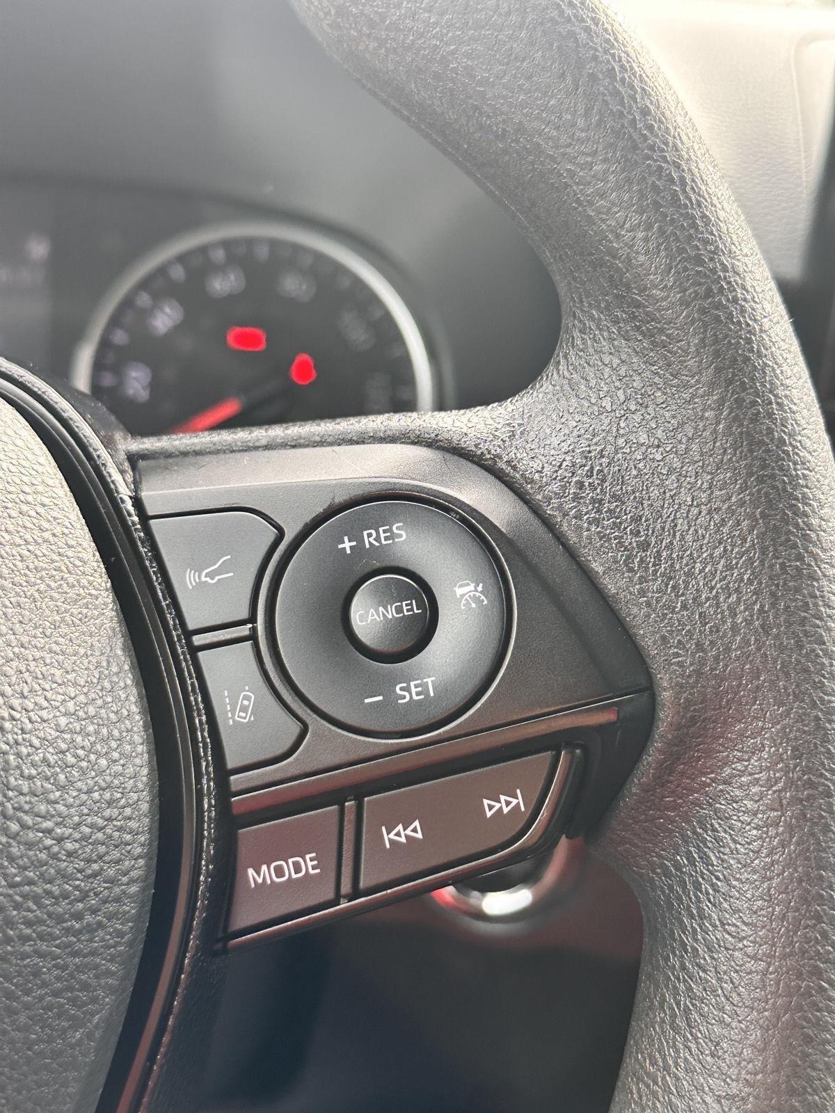 Toyota RAV4 XLE AWD (Natl) 2021