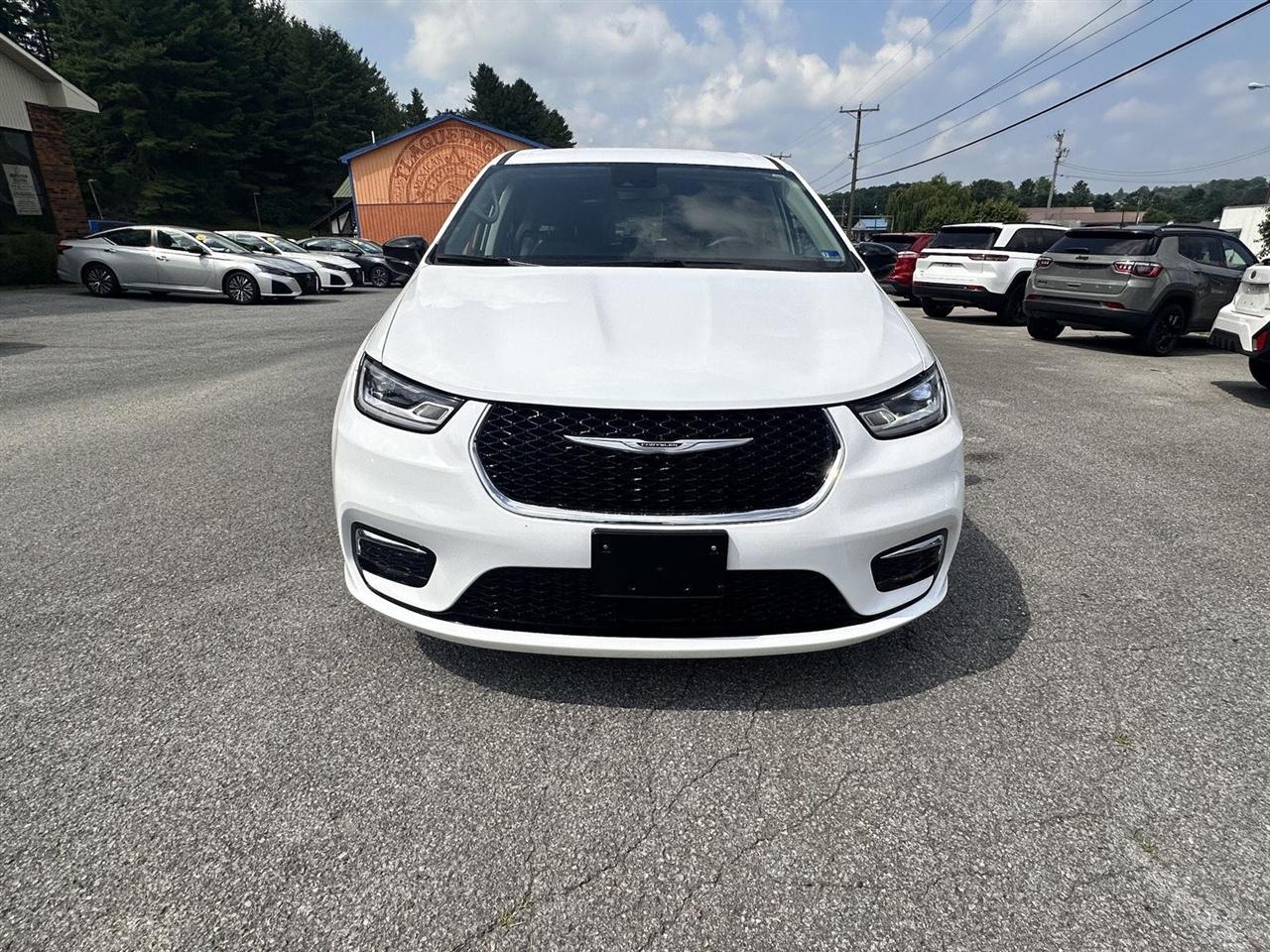 Chrysler Pacifica Touring L FWD 2024