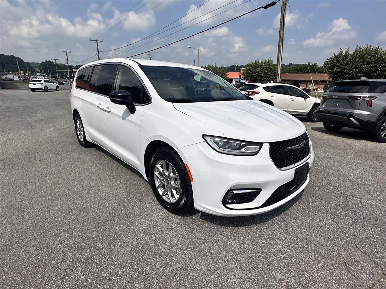 Chrysler Pacifica Touring L FWD 2024