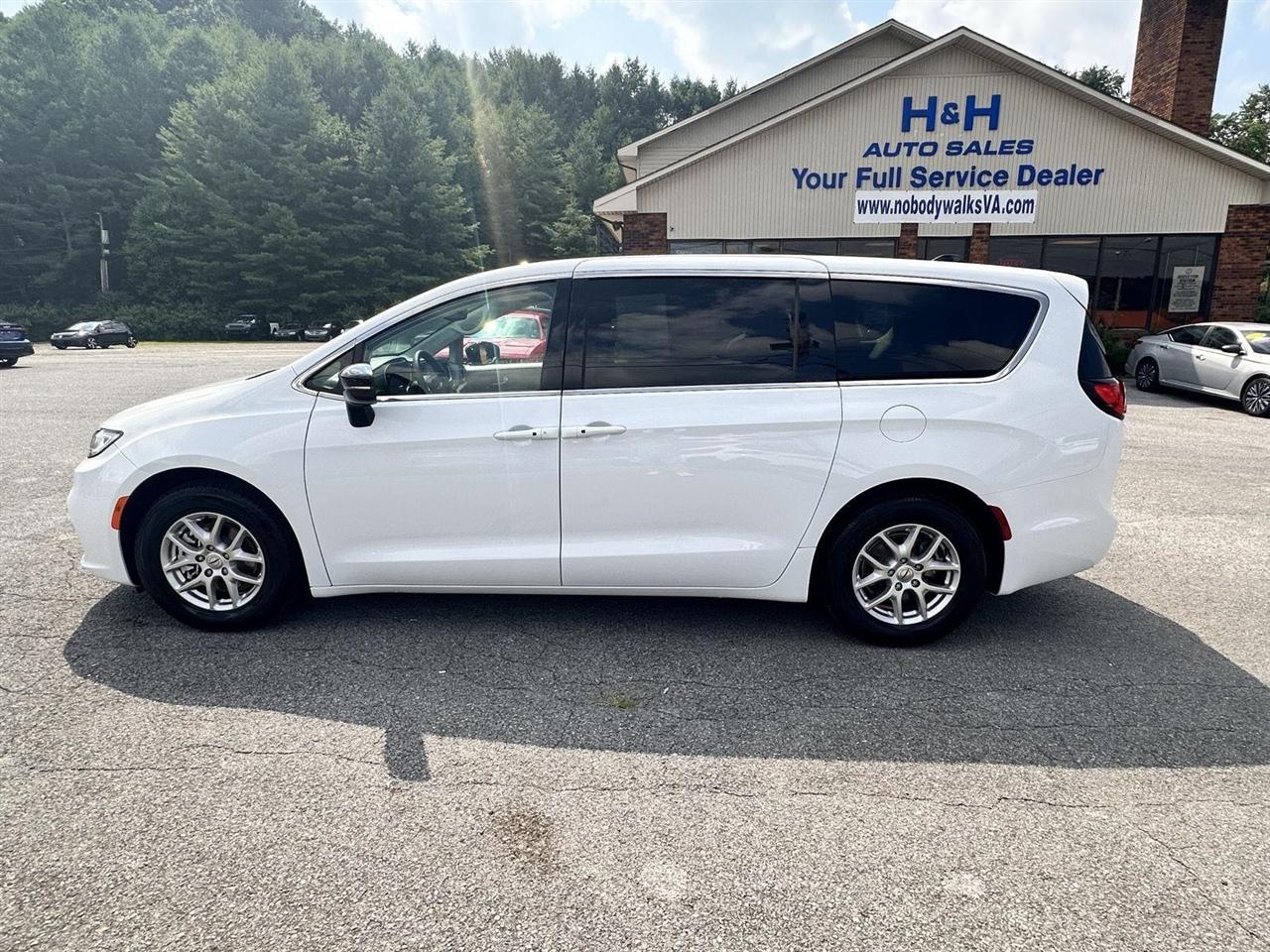 Chrysler Pacifica Touring L FWD 2024