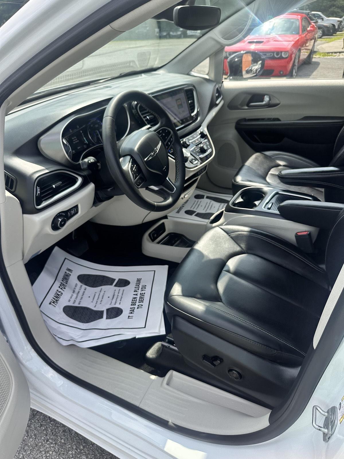 Chrysler Pacifica Touring L FWD 2024