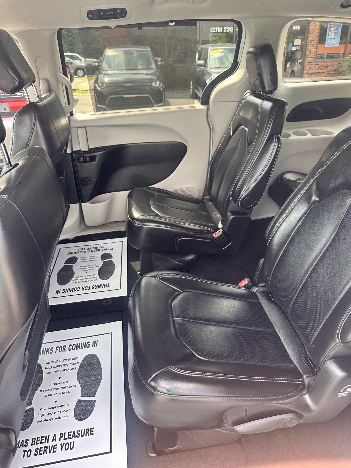 Chrysler Pacifica Touring L FWD 2024