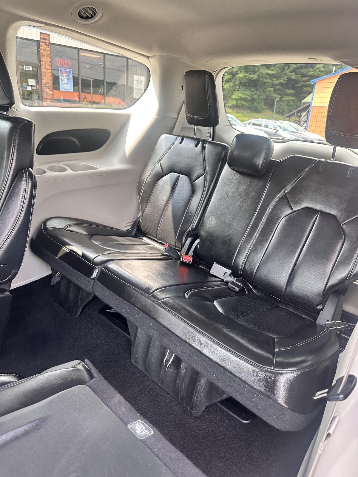 Chrysler Pacifica Touring L FWD 2024