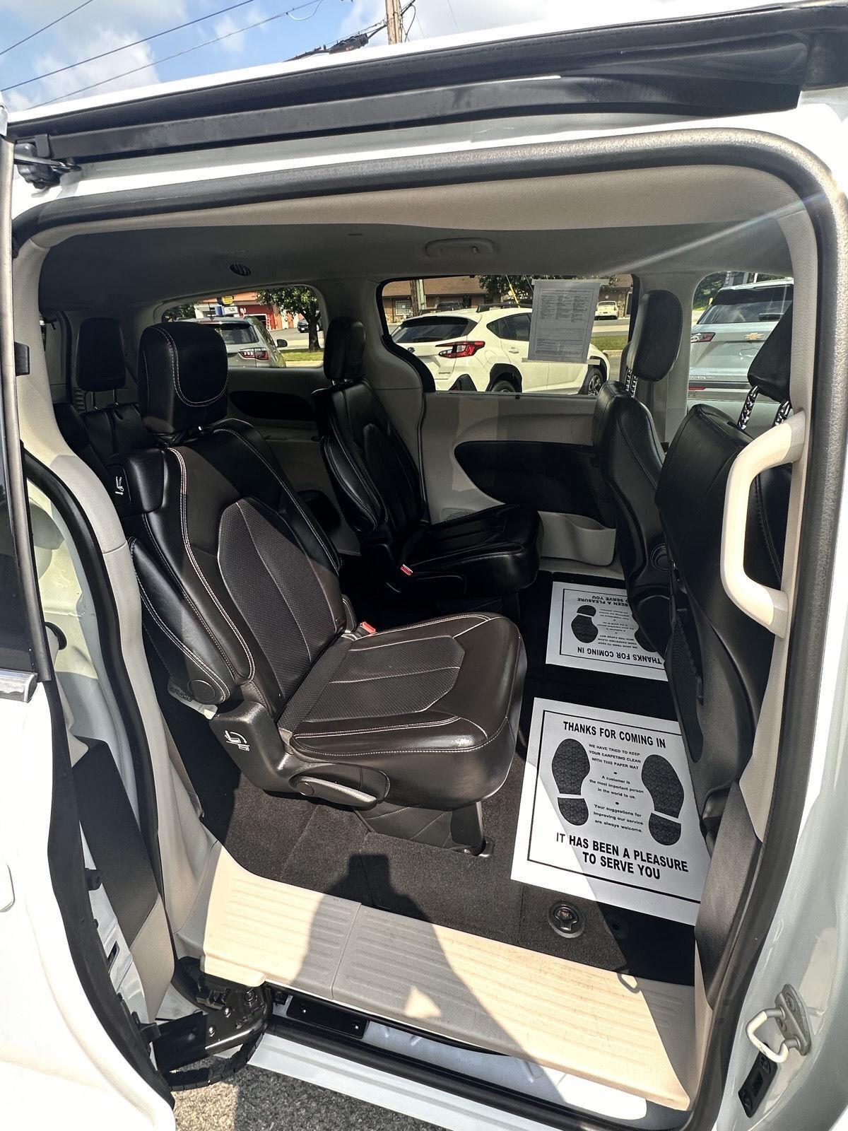 Chrysler Pacifica Touring L FWD 2024