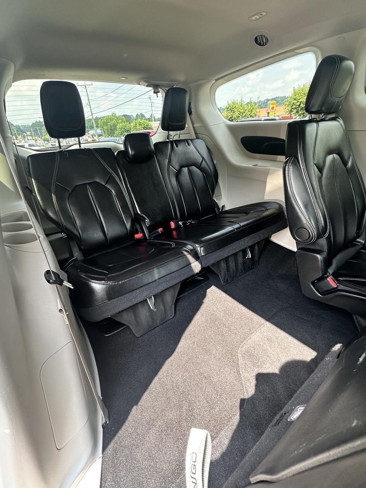 Chrysler Pacifica Touring L FWD 2024