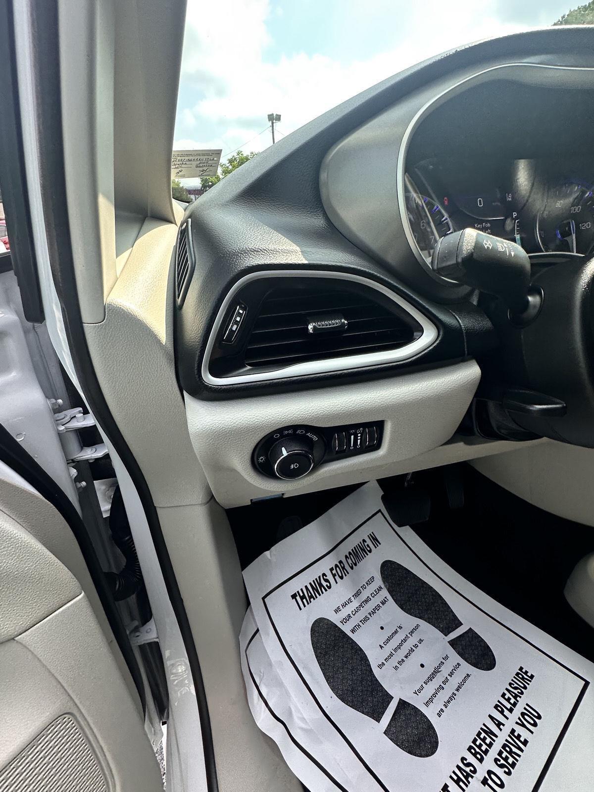 Chrysler Pacifica Touring L FWD 2024