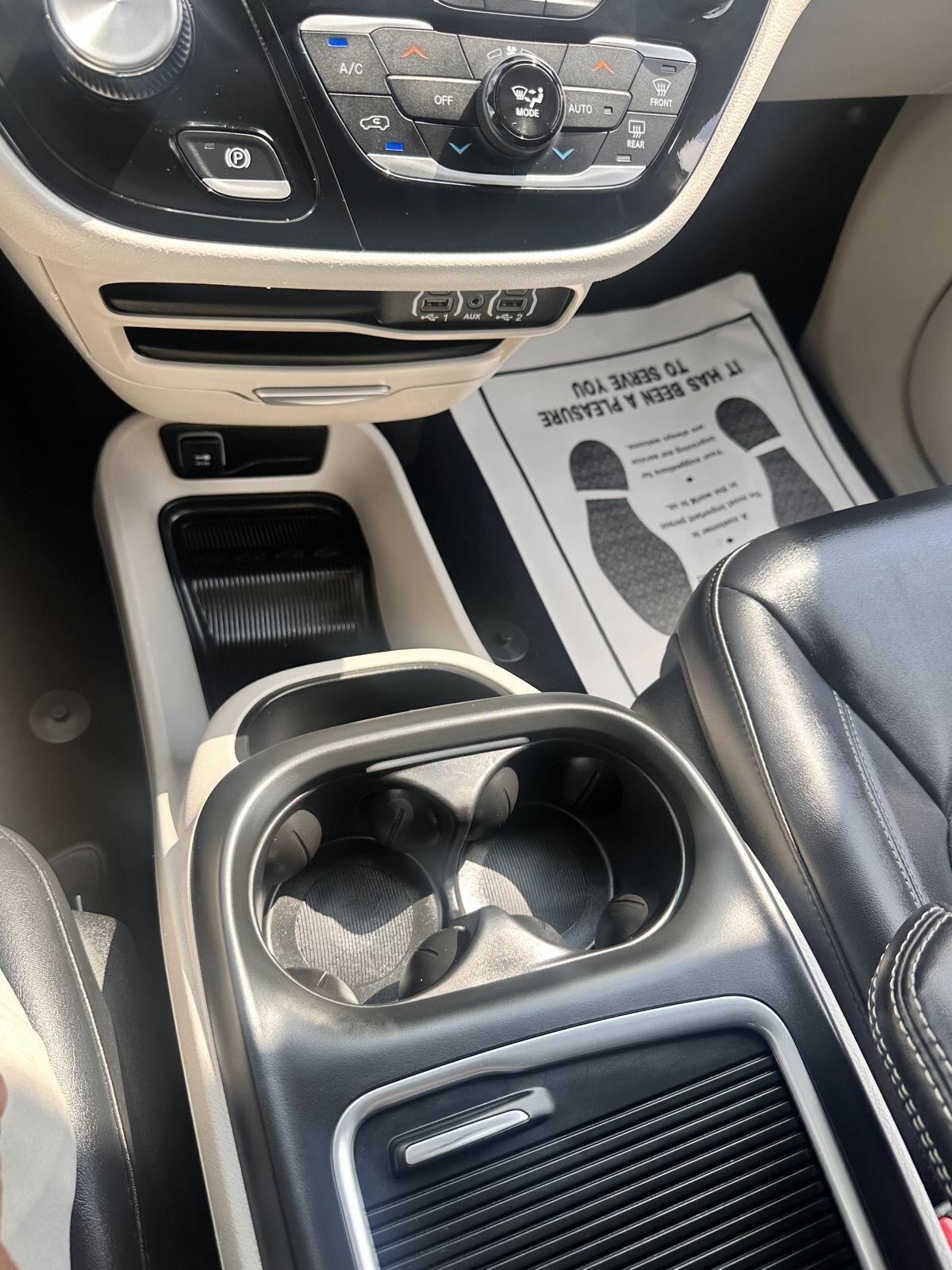 Chrysler Pacifica Touring L FWD 2024