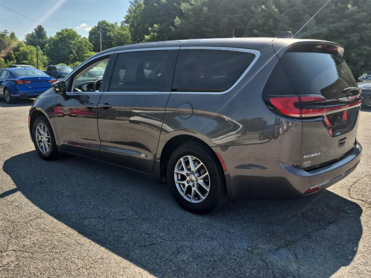 Chrysler Pacifica Touring L FWD 2023