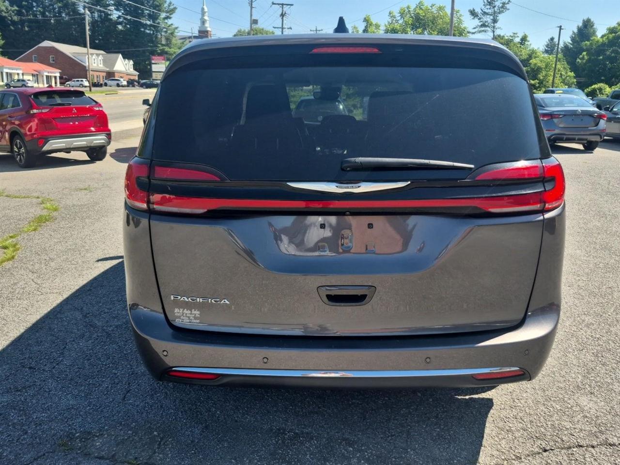 Chrysler Pacifica Touring L FWD 2023