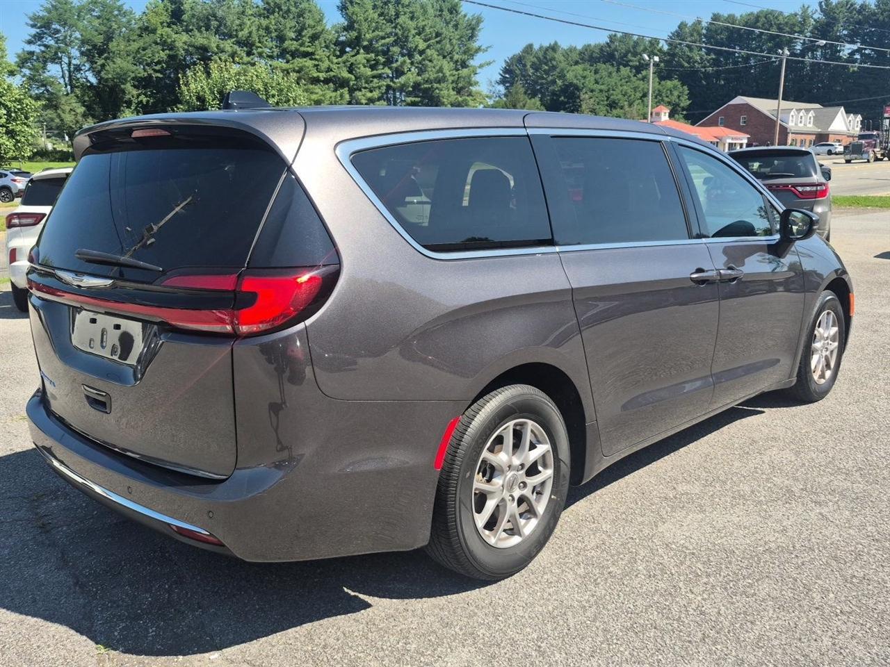 Chrysler Pacifica Touring L FWD 2023