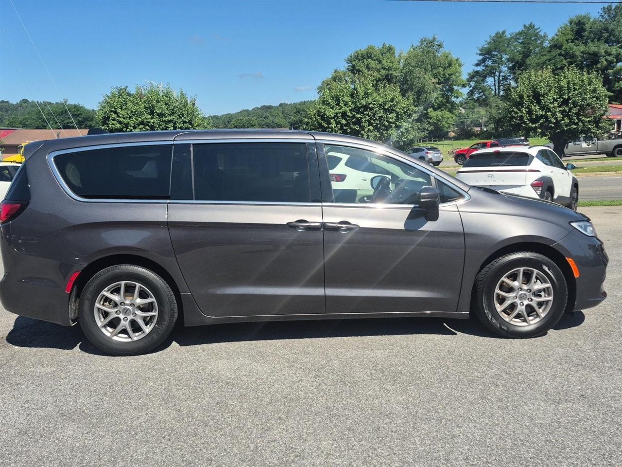 Chrysler Pacifica Touring L FWD 2023